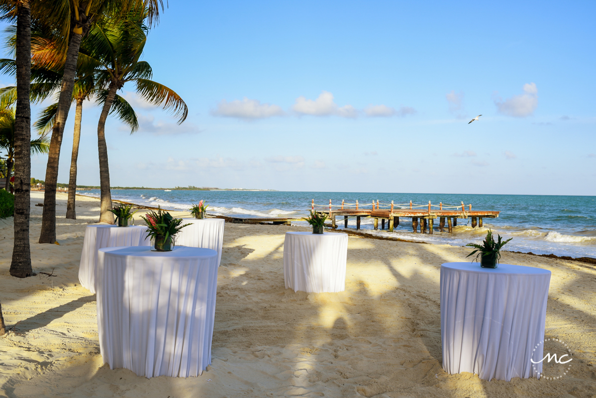 Beach destination wedding at Blue Diamond Luxury Boutique Hotel in Mexico. Martina Campolo Photography