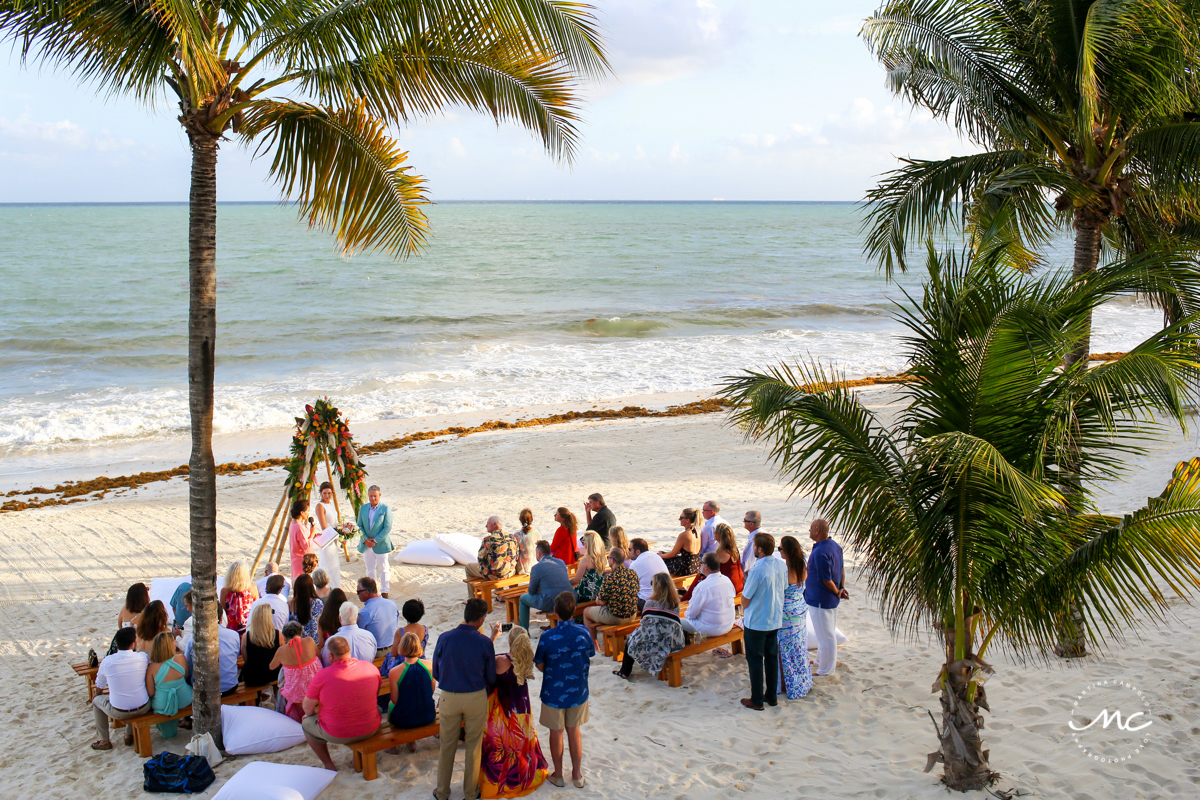 Beach destination wedding at Blue Diamond Luxury Boutique Hotel in Mexico. Martina Campolo Photography