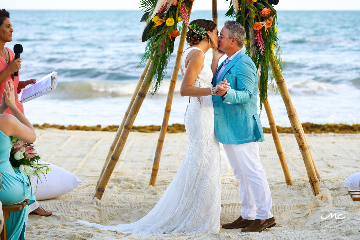 Bride & groom kiss. Blue Diamond Luxury Boutique Hotel Wedding in Mexico. Martina Campolo Photography