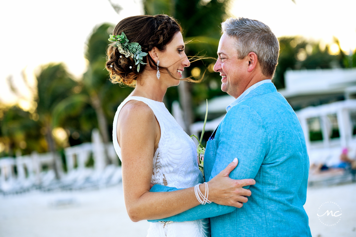 Bride & groom beach portraits at Blue Diamond Riviera Maya, Mexico. Martina Campolo Photography