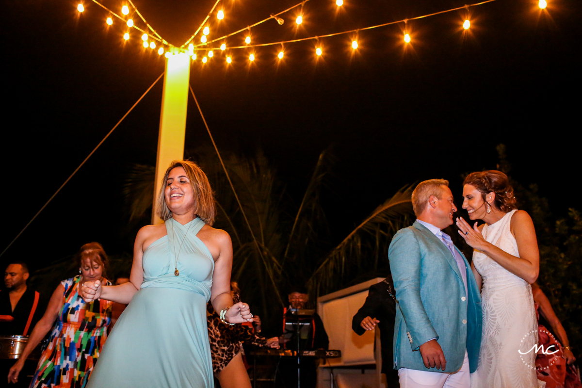 Outdoors wedding reception at Blue Diamond Luxury Boutique Hotel, Mexico. Martina Campolo Photography