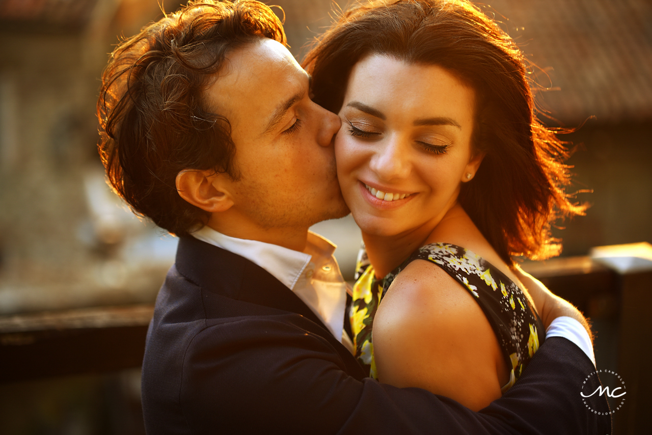 Couples kiss during golden hour at Castello di Trisobbio Italy. Martina Campolo Photography