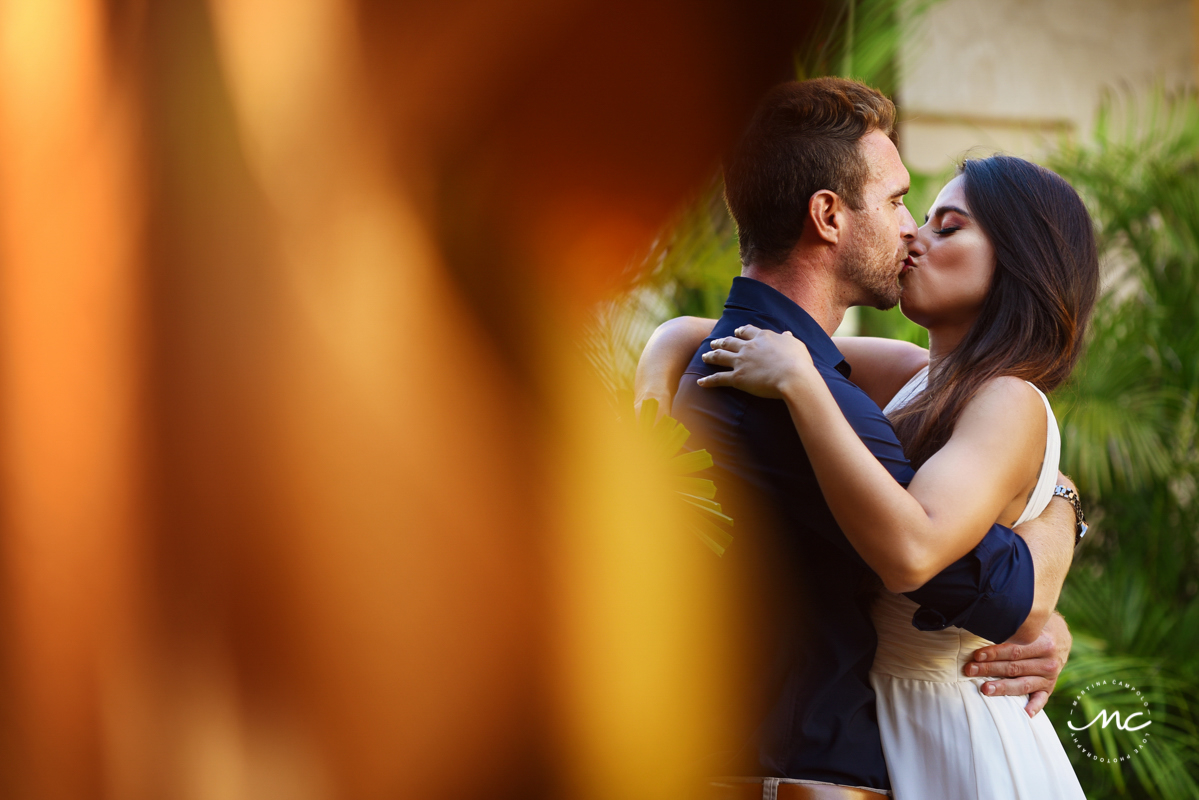 Newlyweds kiss at Chable Maroma, Mexico. Martina Campolo Destination Wedding Photography