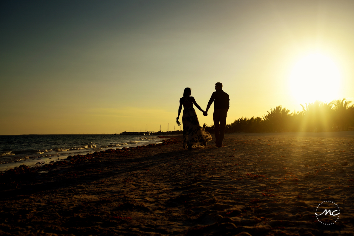 Engagement photos at Chable Maroma Beach, Mexico. Martina Campolo Photography