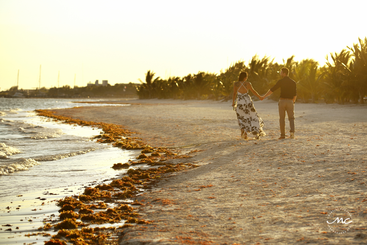 Beach engagement photos in Riviera Maya, Mexico. Martina Campolo Photography