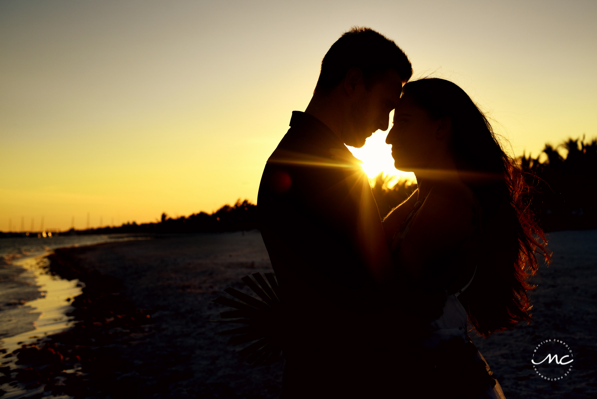 Sunset engagement session at Chable Maroma, Mexico. Martina Campolo Photography