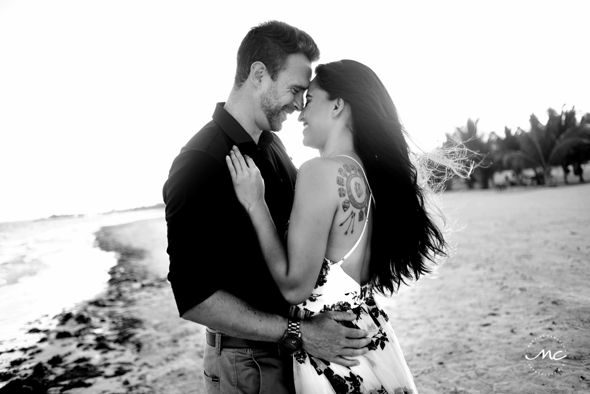 Black and white couple portraits at Chable Maroma, Mexico. Martina Campolo Photography