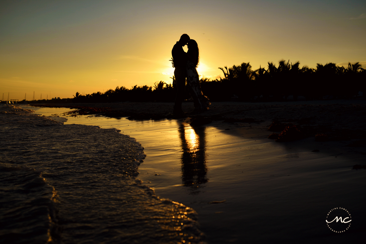 Couple silhouette at Chable Maroma, Mexico. Martina Campolo Engagement Photography