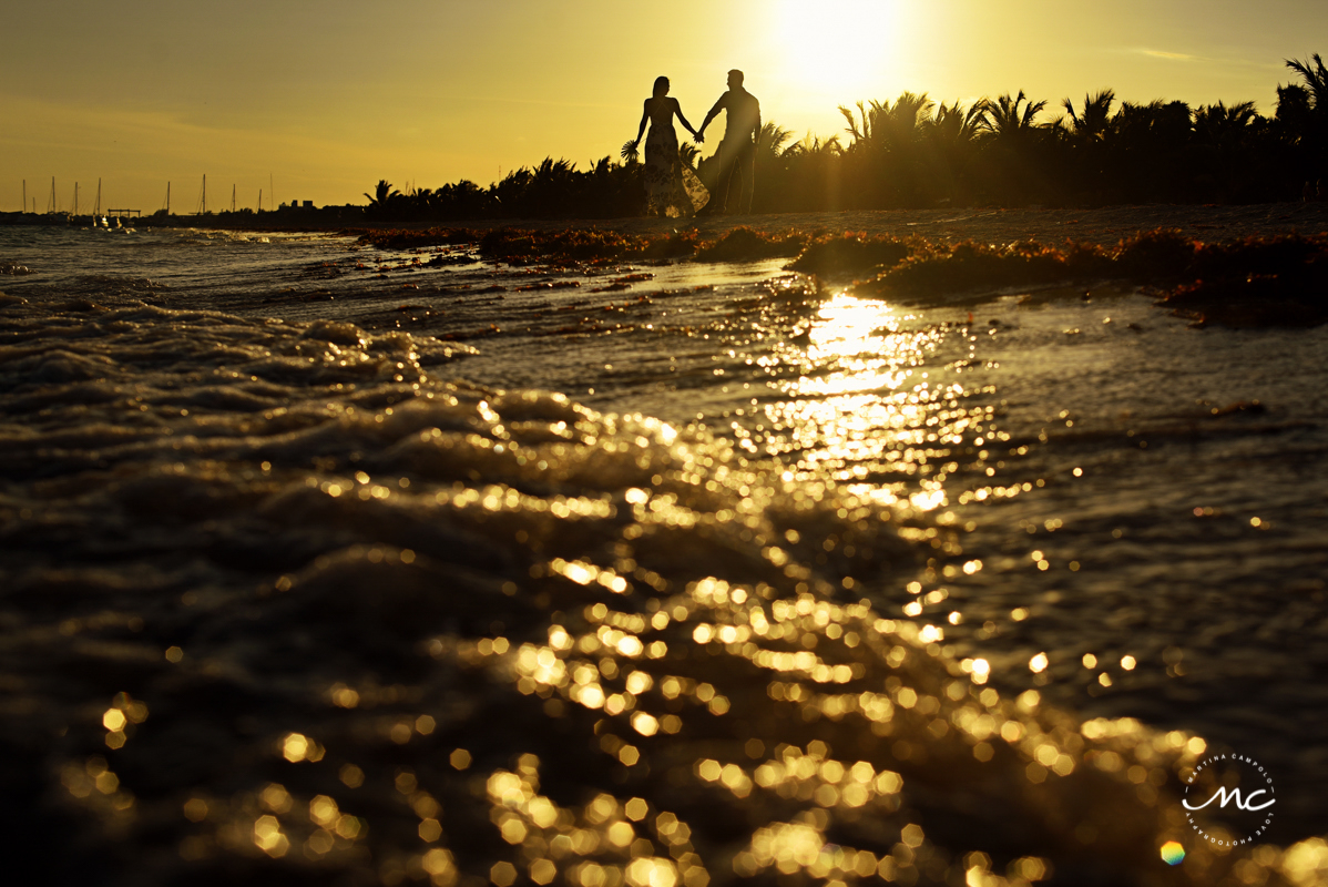 Couples silhouette at sunset. Chable Maroma, Mexico. Martina Campolo Photography