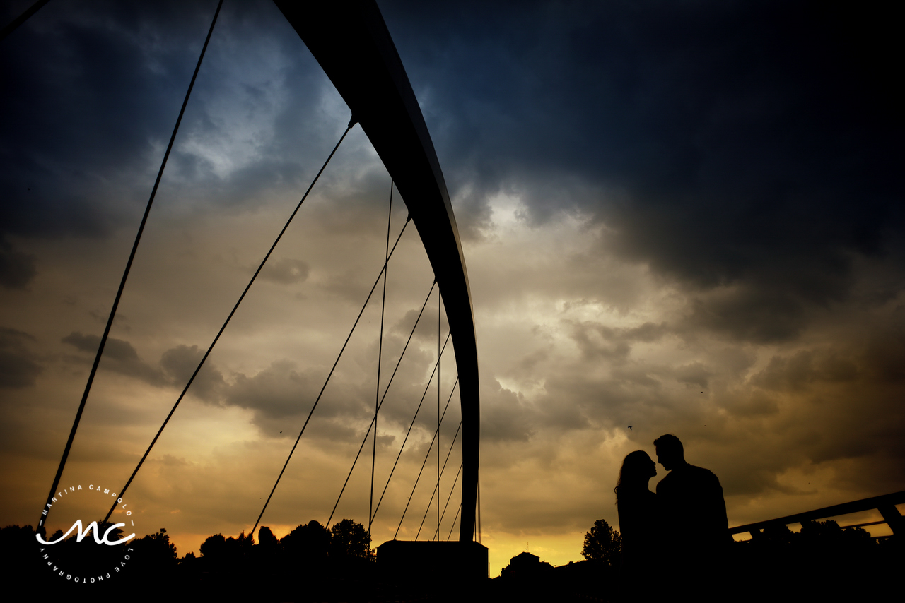Couple silhouette. Creative engagement photos in Alessandria Italy by Martina Campolo