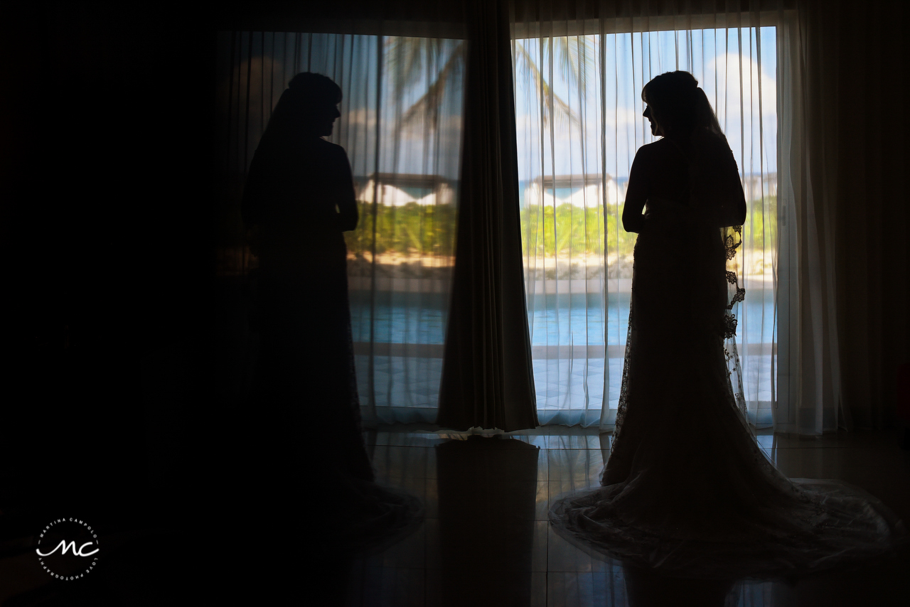 Bride silhouette at The Royal Playa del Carmen, Mexico. Martina Campolo Photography