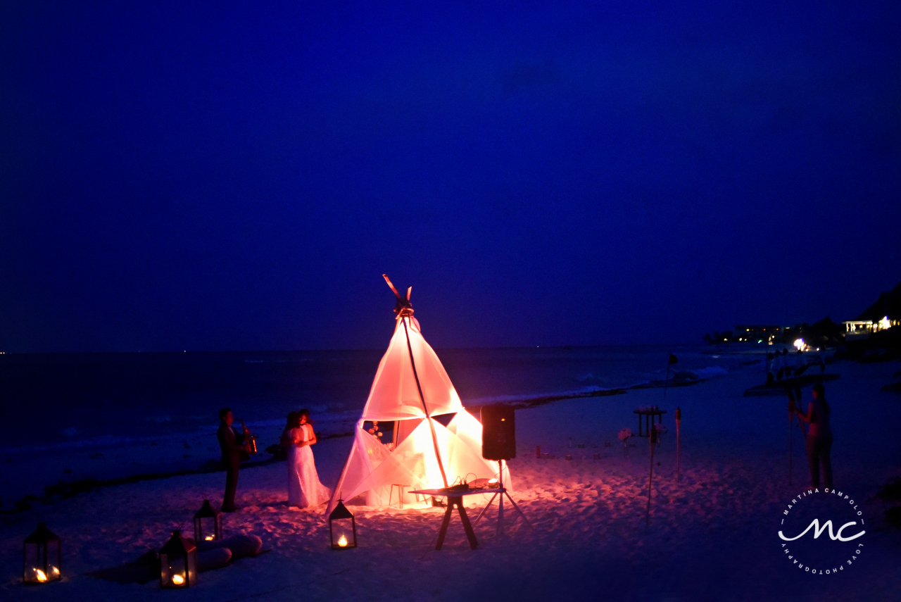 Romantic wedding dinner for two at Andaz Mayakoba, Mexico. Martina Campolo Photography