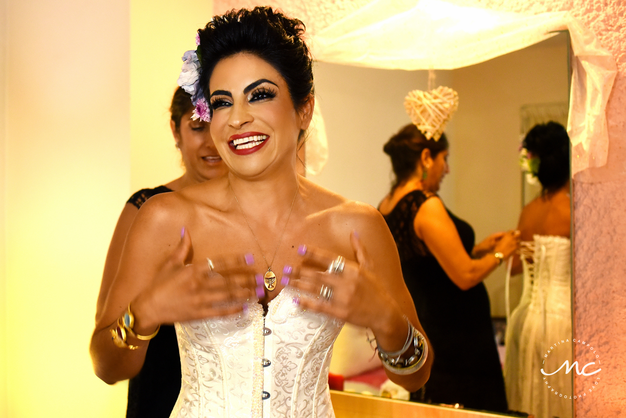 Stunning mexican bride getting ready. Puerto Aventuras Wedding by Martina Campolo Photography