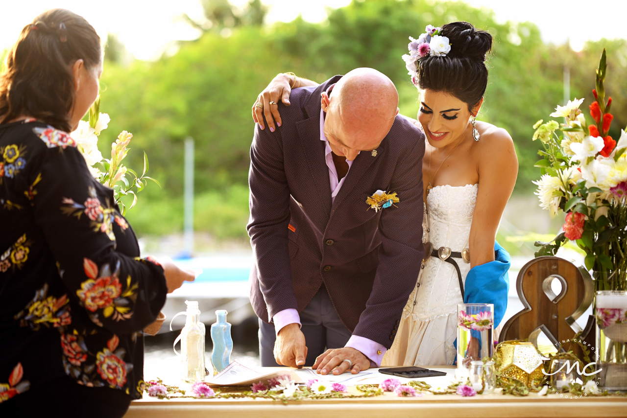 Sol and David's intimate wedding in Puerto Aventuras, Mexico by Martina Campolo Photographer