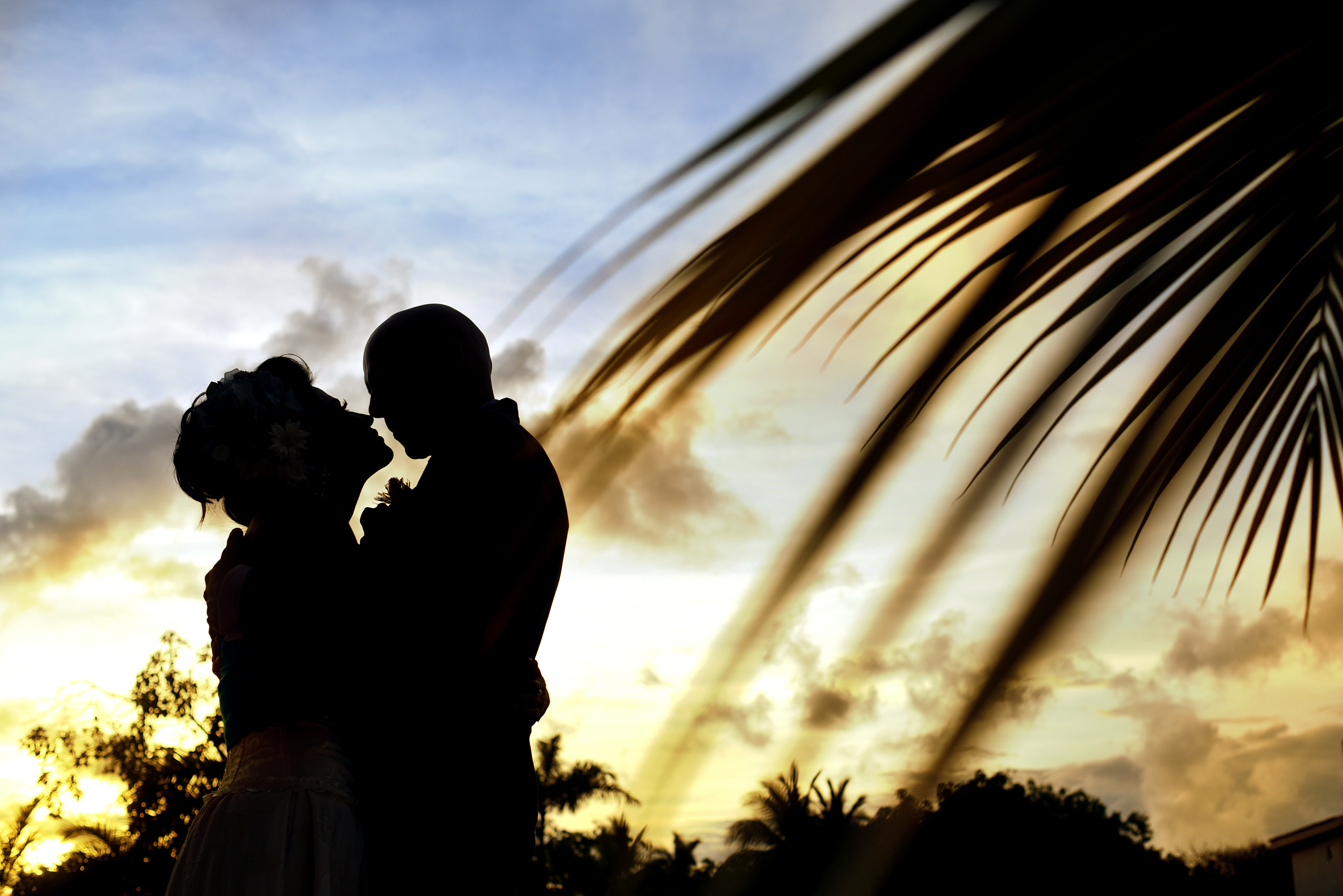 Bride and Groom silhouettes. Puerto Aventuras Wedding. Martina Campolo Photographer