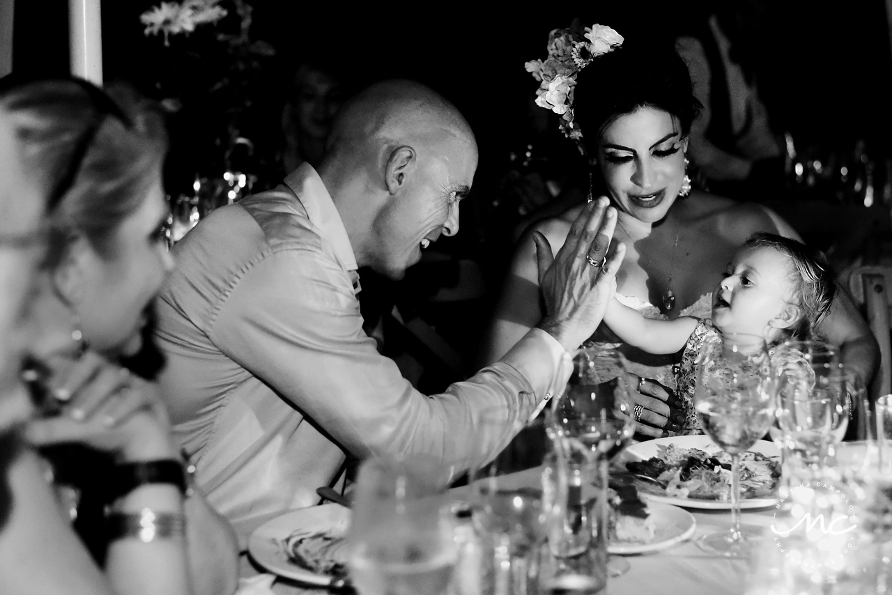 Wedding reception moment in Puerto Aventuras Villa, Mexico. Martina Campolo Photography