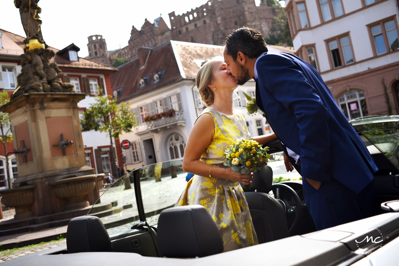 Bride and groom kiss. Intimate Heidelberg Wedding in Germany. Martina Campolo Photography