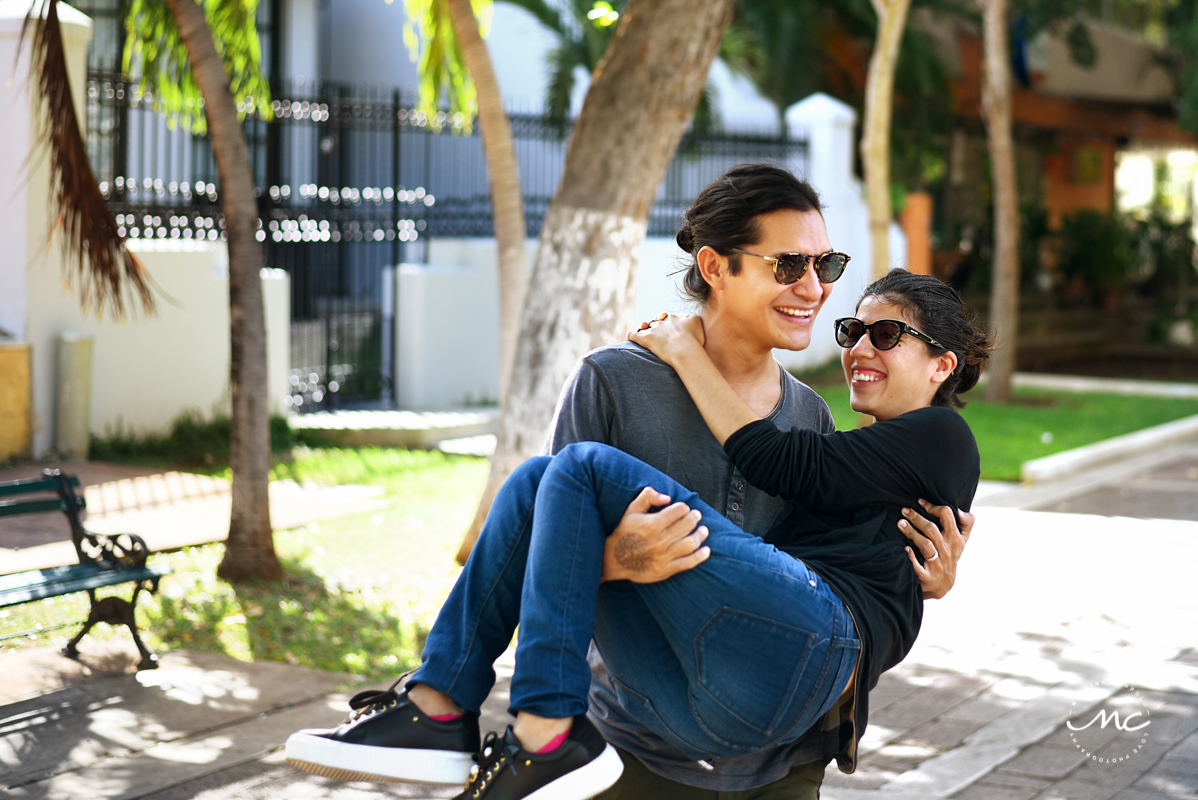 Couples Portraits in Paseo Montejo, Merida, Yucatan, Mexico by Martina Campolo Photography