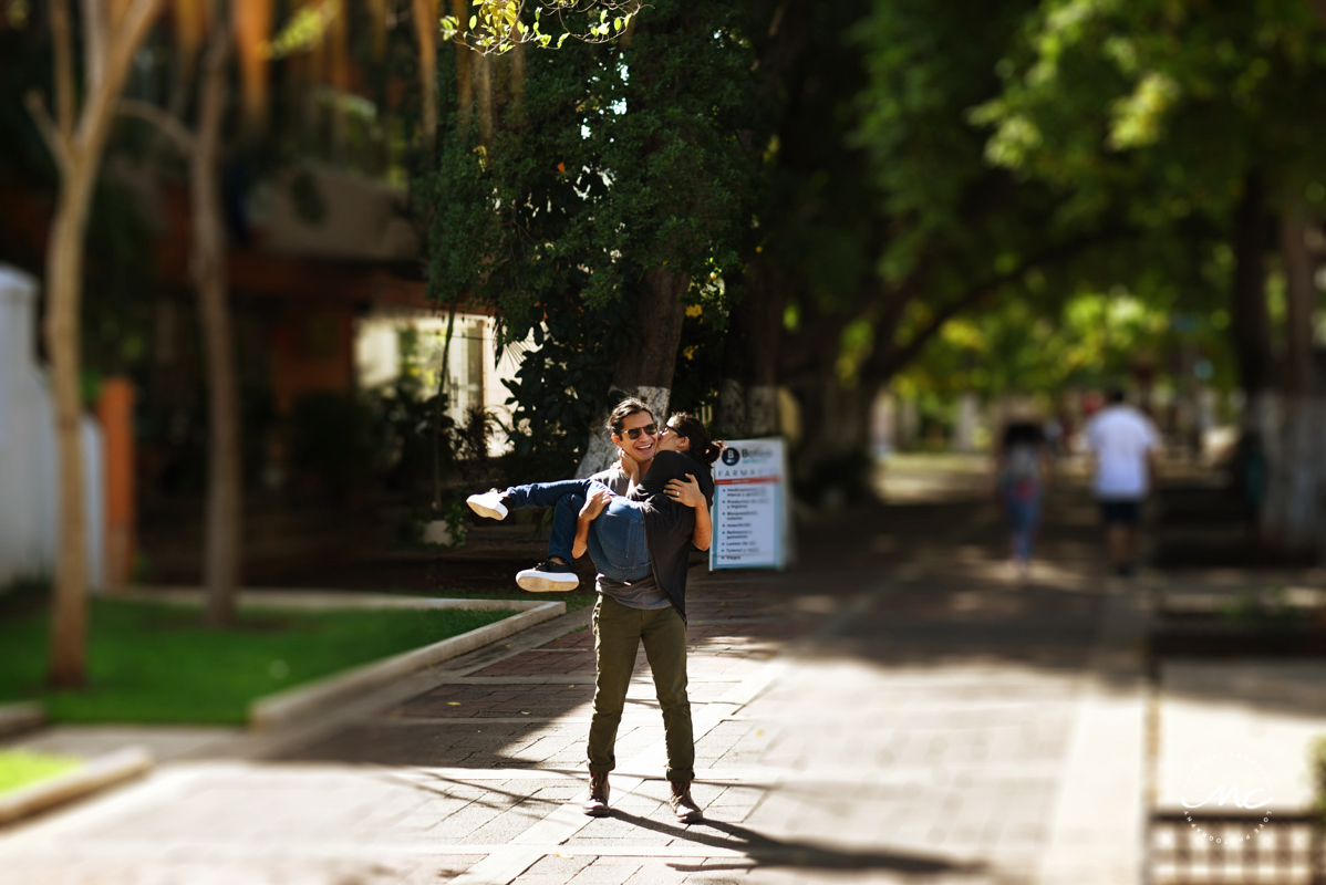 Merida Yucatan Engagement session in Paseo Montejo by Martina Campolo Photography