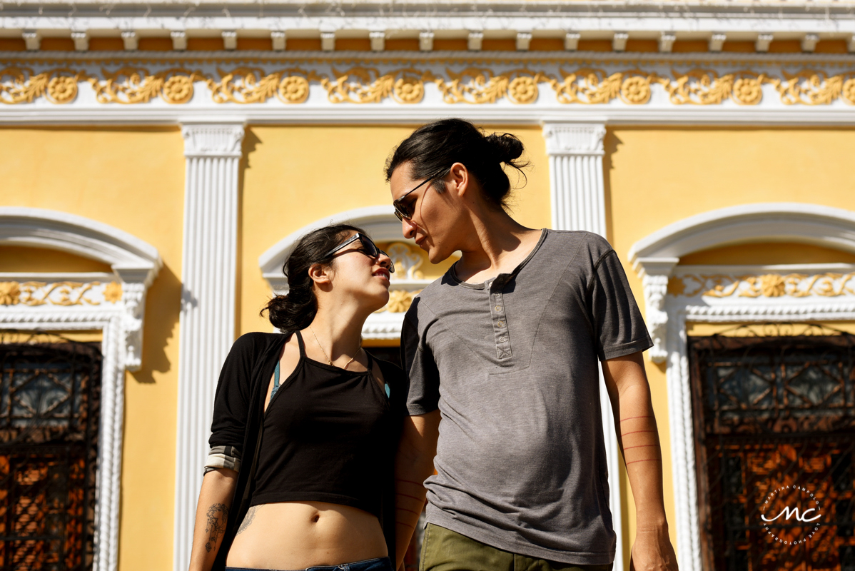 Colorful engagement photo shoot in Merida, Yucatan Mexico. Martina Campolo Photography