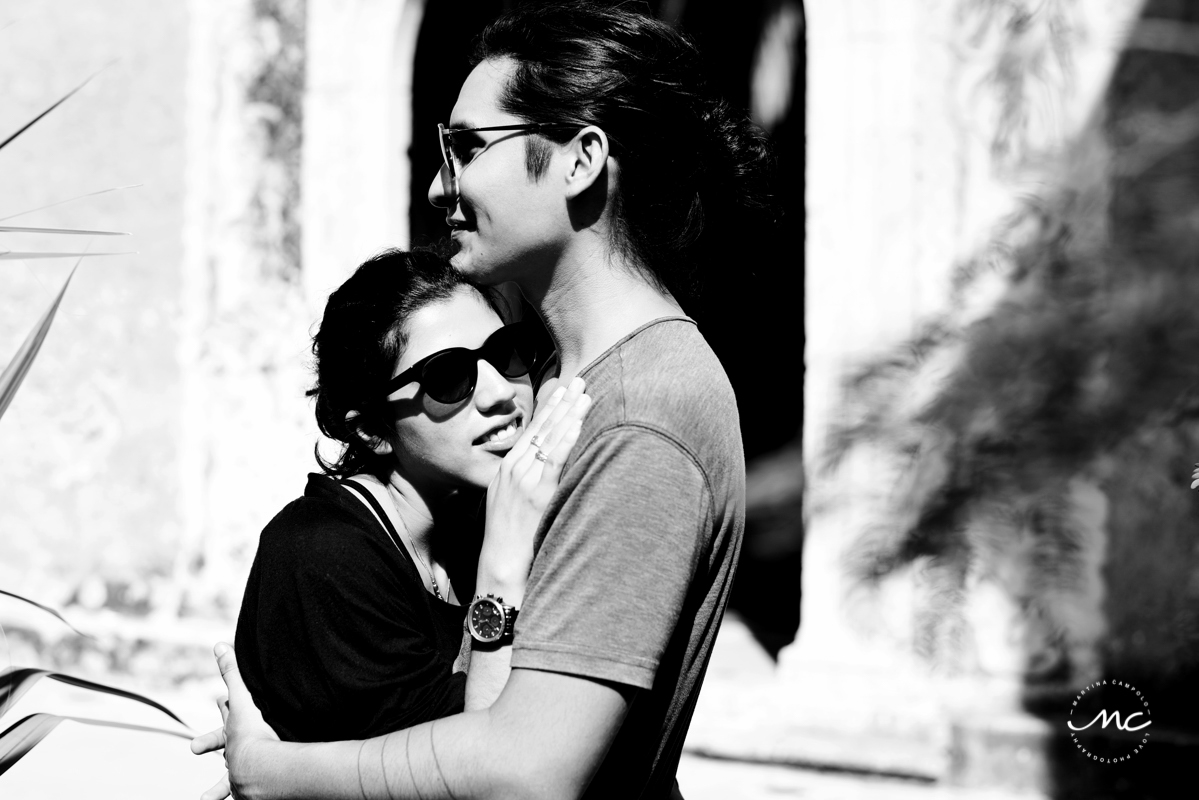 Black and white Engagement photo in Merida, Yucatan, Mexico by Martina Campolo Photography