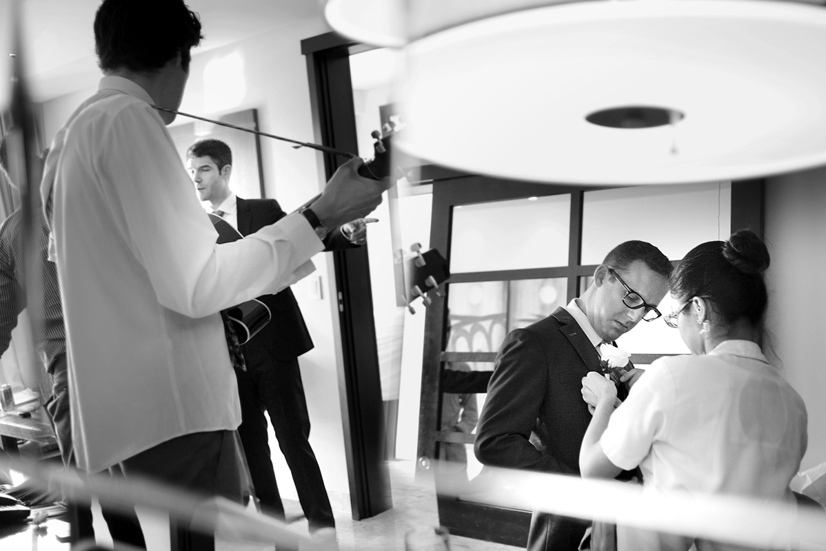 Black and white wedding getting ready moment at Paradisus Playa del Carmen by Martina Campolo Photography
