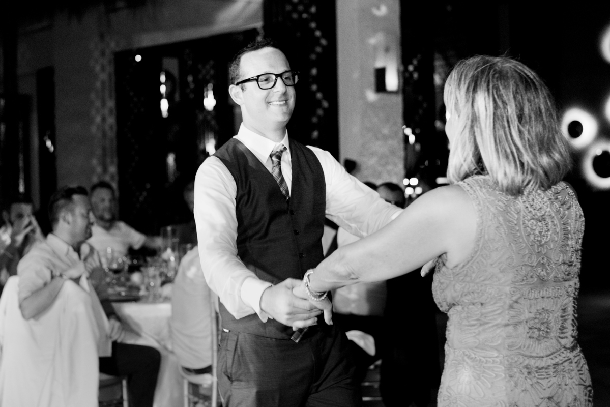 Mother and groom dance at Paradisus Playa del Carmen Wedding in Mexico. Martina Campolo Photography