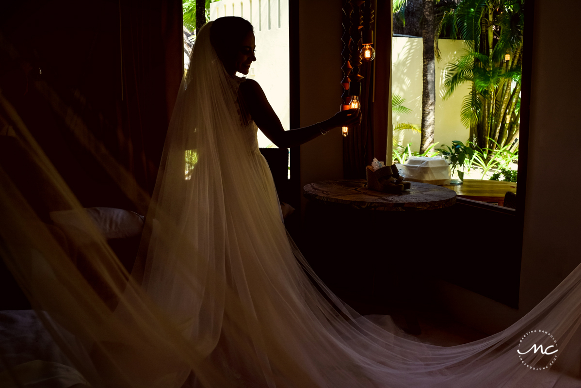 Bride portrait at Mahekal Beach Resort, Mexico. Martina Campolo Photography