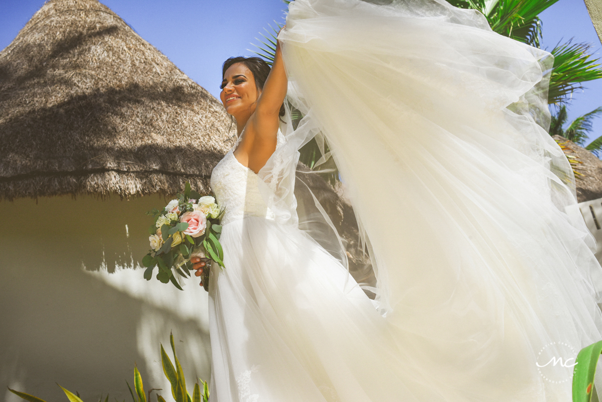 Bride portrait at Mahekal Beach Resort, Mexico. Martina Campolo Photography