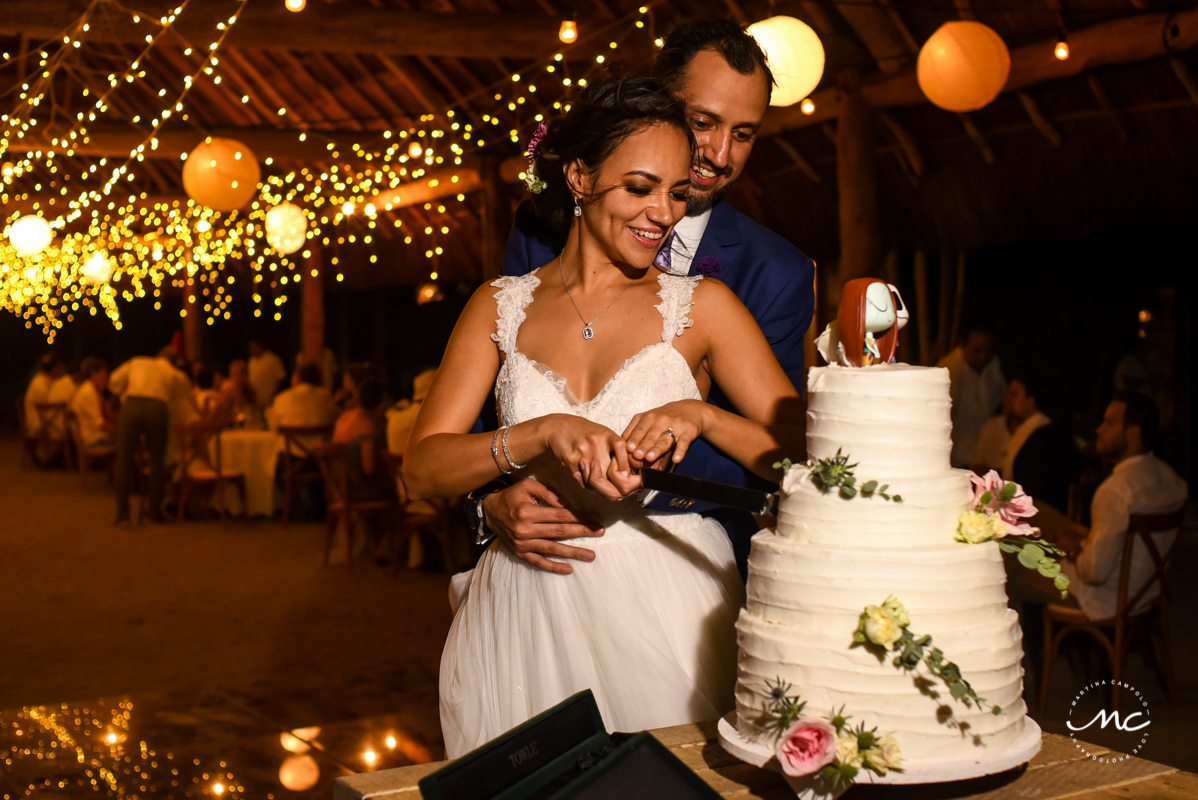 Cake cutting moment at Blue Venado Beach Wedding in Mexico. Martina Campolo Photography