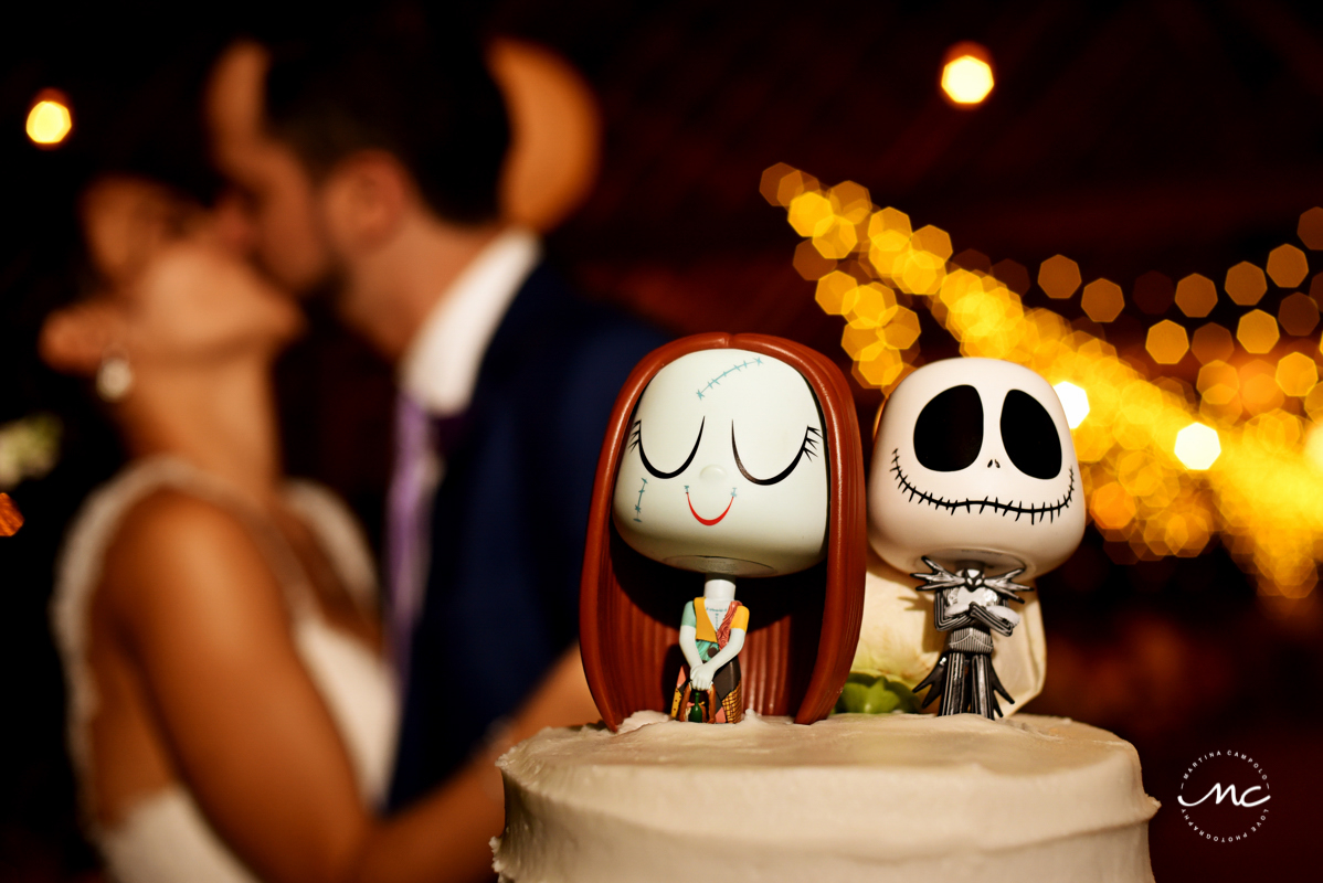 Wedding cake topper for a Mexican Wedding at Blue Venado Beach Club. Martina Campolo Photography