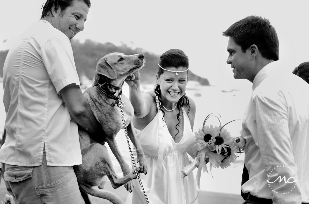 Bride and groom and dog ring bearer. Costa Rica Weddings. Martina Campolo Photography