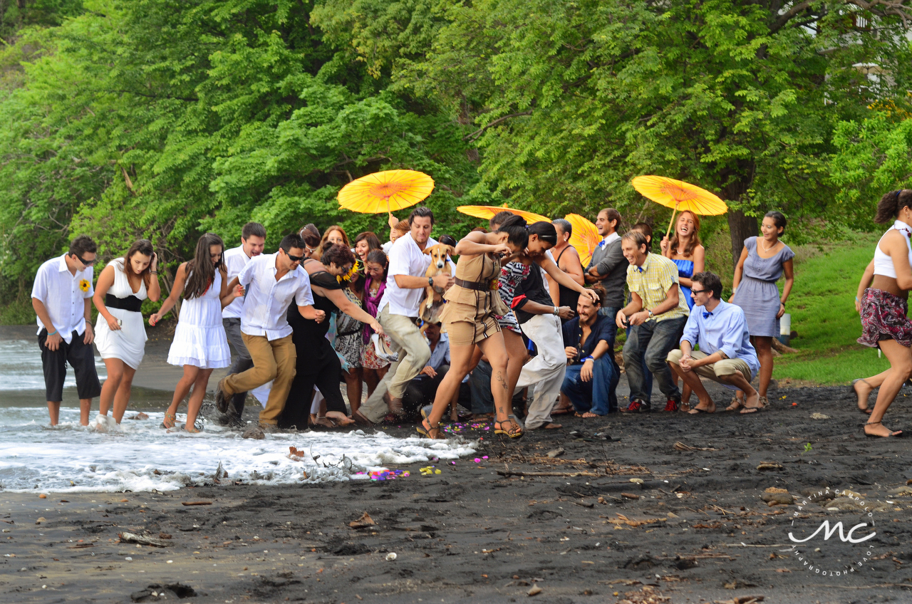 Wedding group beach portraits in Guanacaste, Costa Rica. Martina Campolo Photography