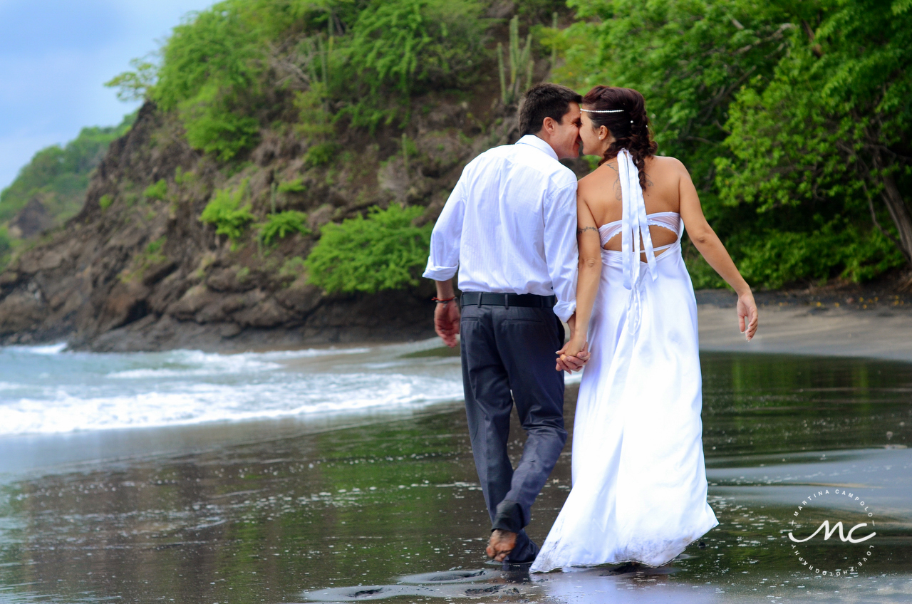 Bride and groom beach portraits in Guanacaste, Costa Rica. Martina Campolo Photography