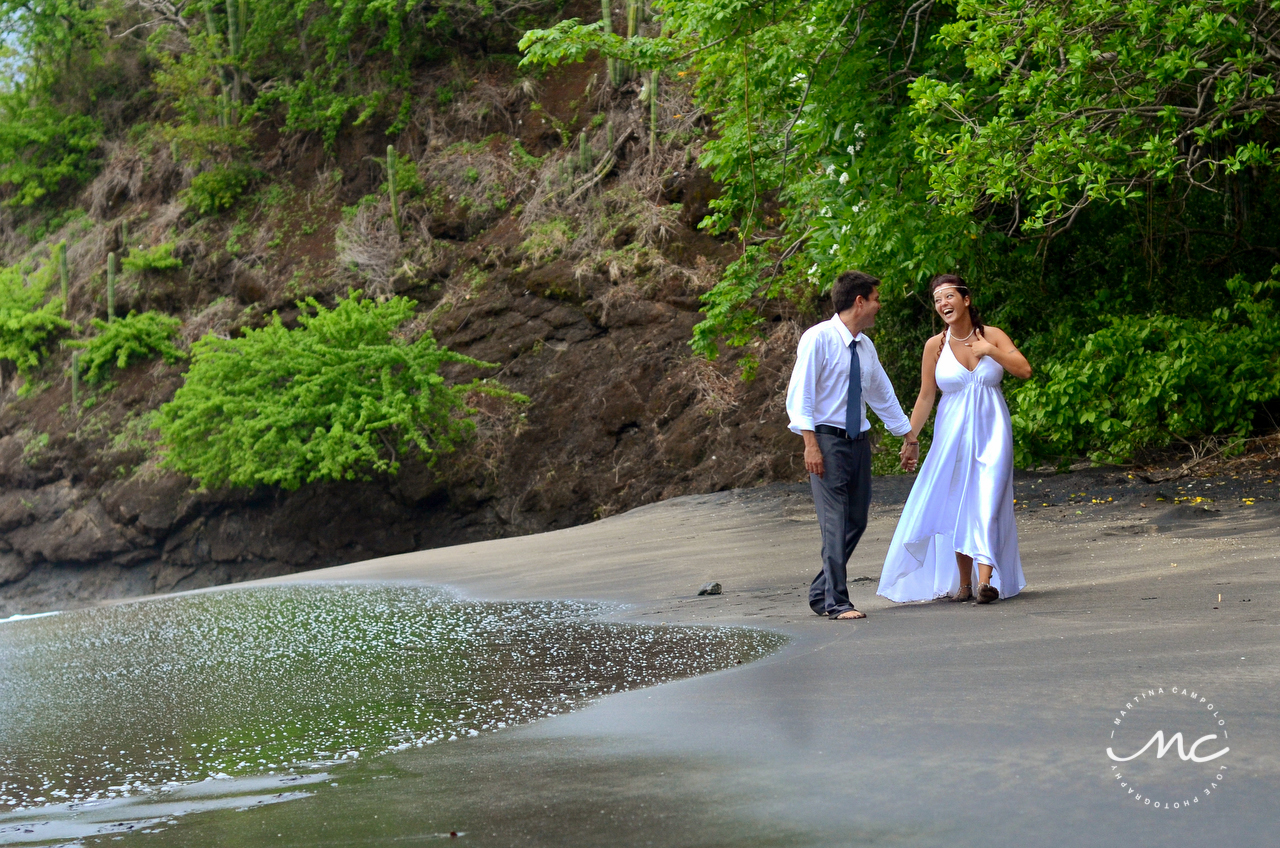 Bride and groom beach portraits in Guanacaste, Costa Rica. Martina Campolo Photography