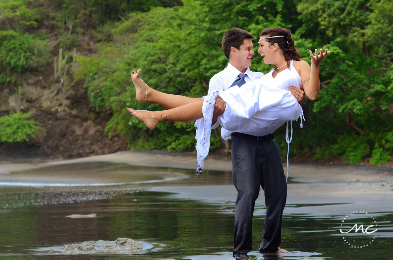 Bride and groom beach portraits in Guanacaste, Costa Rica. Martina Campolo Photography
