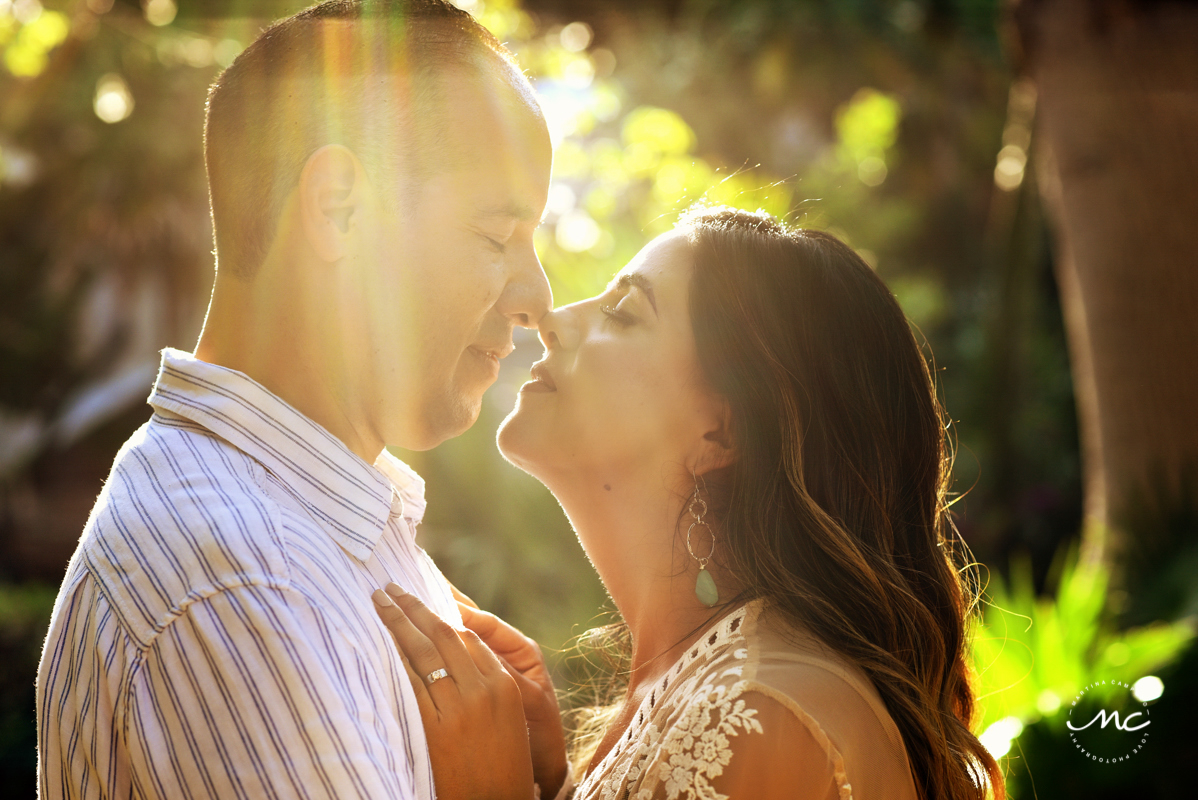 Romantic couples portraits with natural warm light in Playa del Carmen, Mexico. Martina Campolo Photography