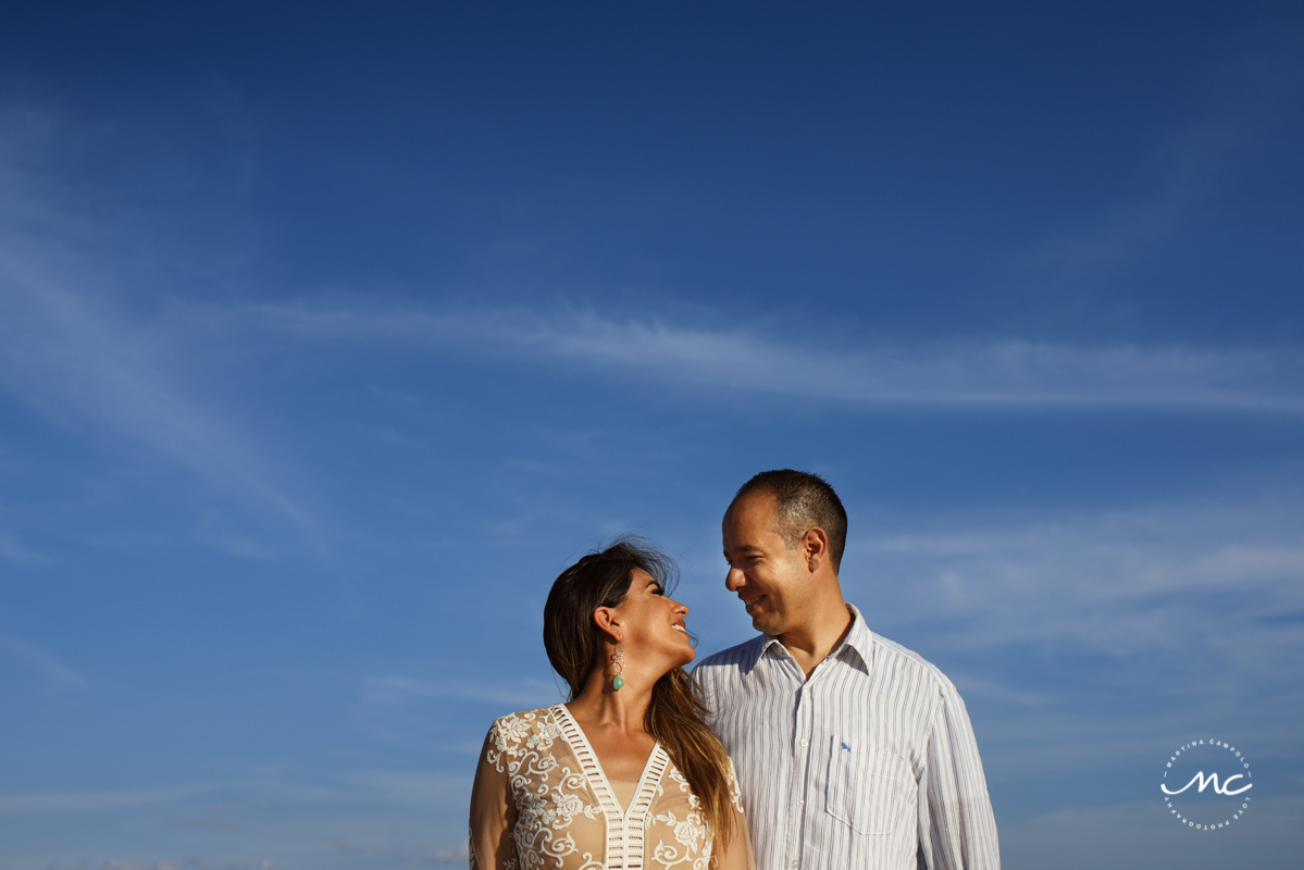 Couples anniversary photoshoot in Playa del Carmen, Mexico by Martina Campolo Photography