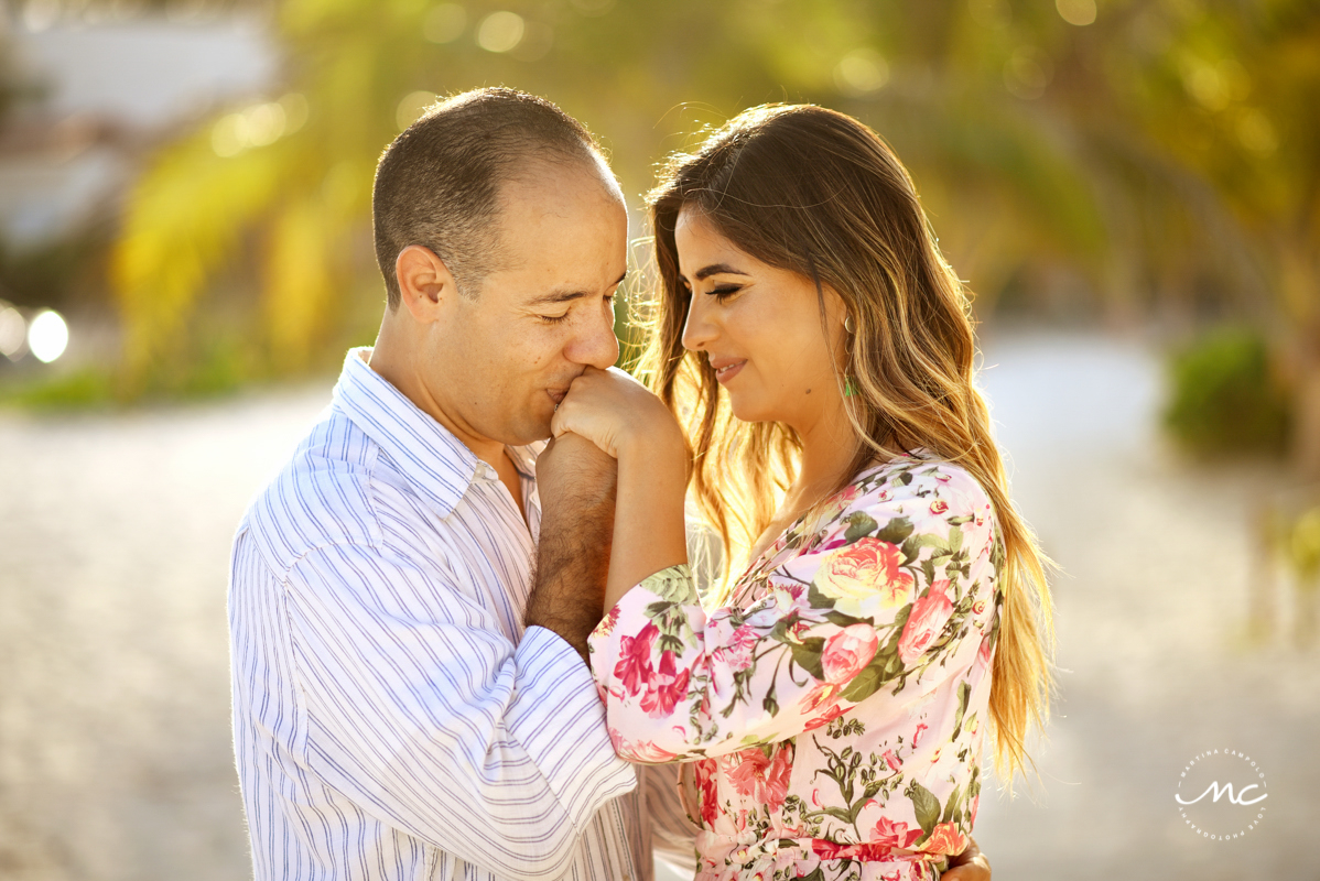 Couples sweet moment captured by Martina Campolo Photography in Playa del Carmen, Mexico