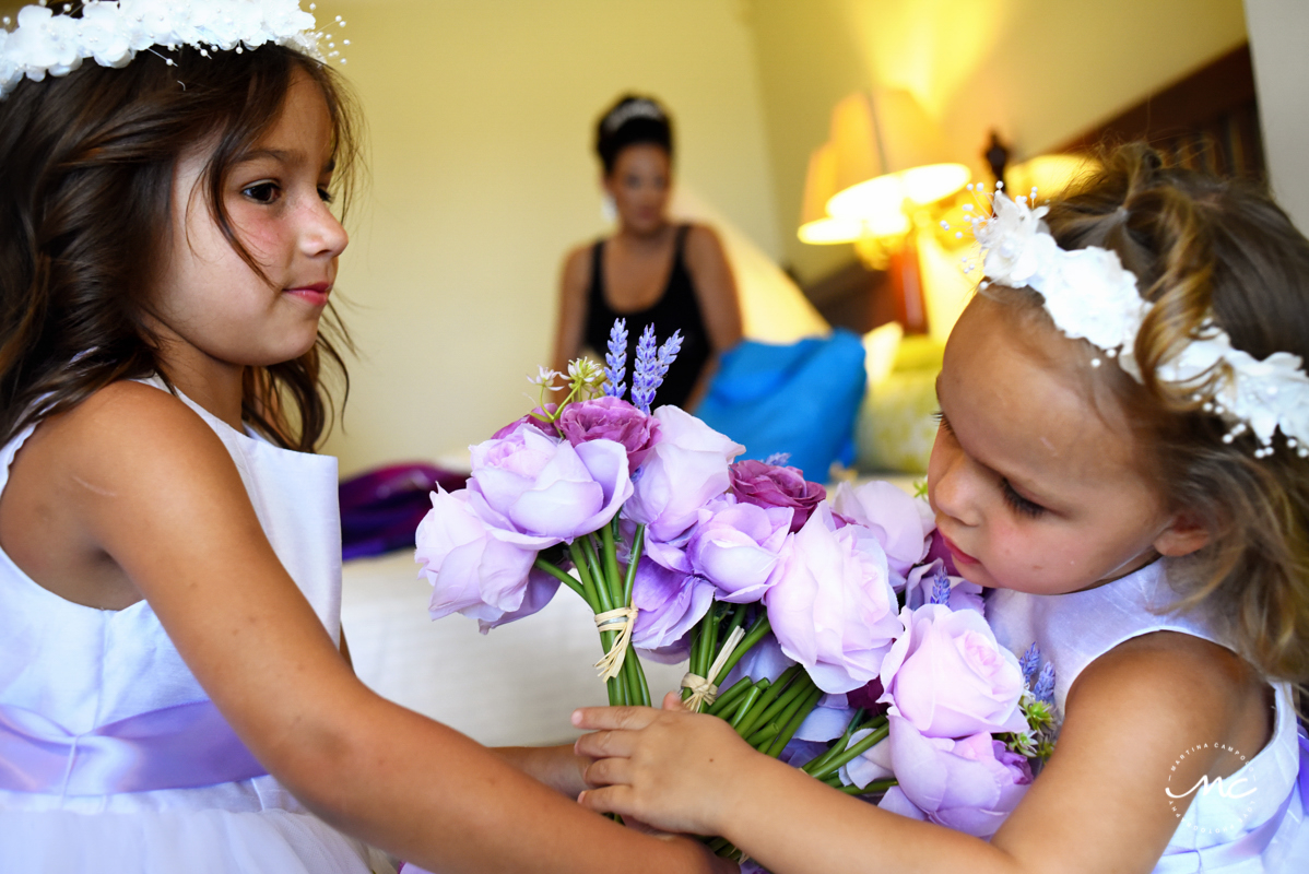 Flower girls dressing up at Now Sapphire Riviera Cancun, Mexico. Martina Campolo Photography