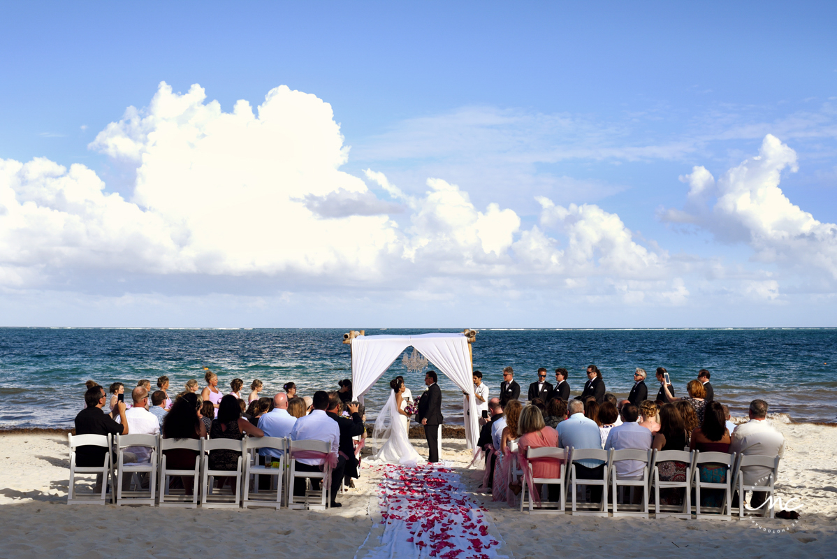 Romantic Now Sapphire beach destination wedding in Mexico by Martina Campolo Photography