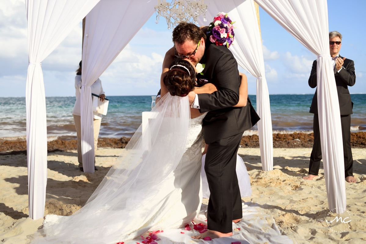 You may kiss the bride. Now Sapphire Riviera Cancun destination wedding by Martina Campolo Photography