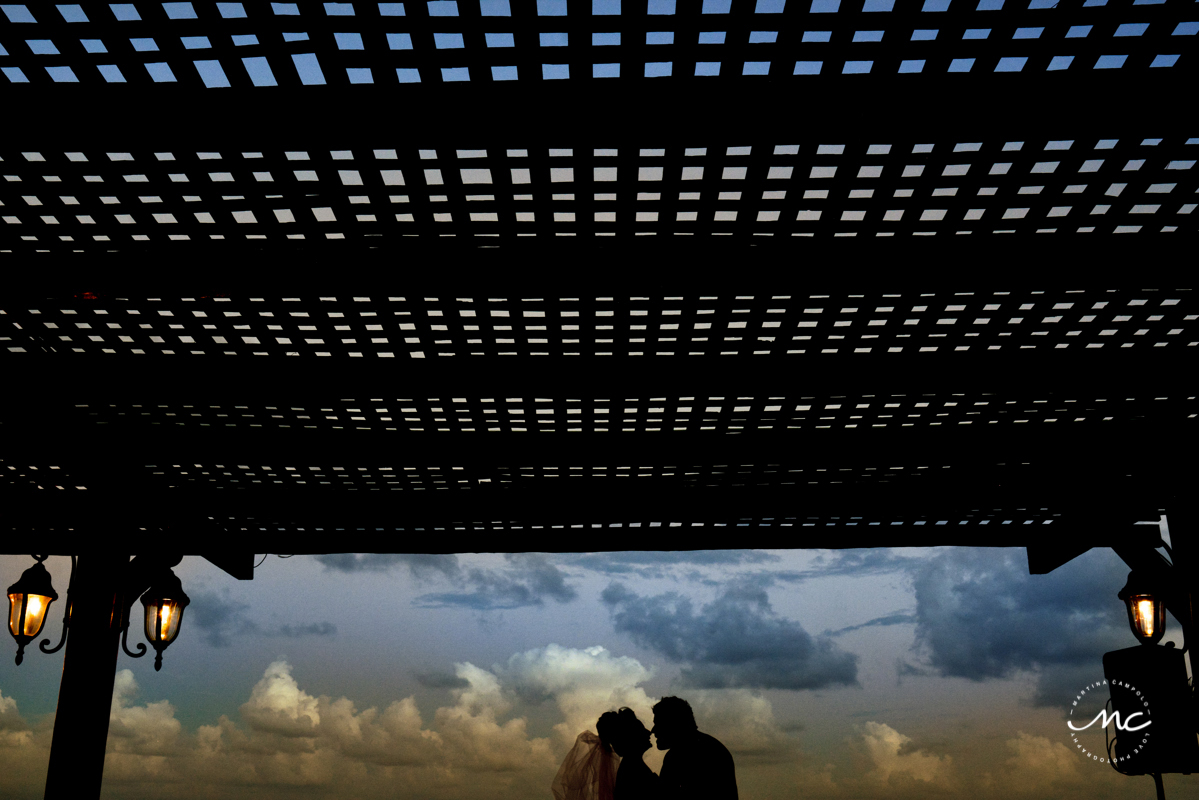 Bride and groom sunset sihouettes. Now Sapphire Riviera Cancun wedding by Martina Campolo Photography
