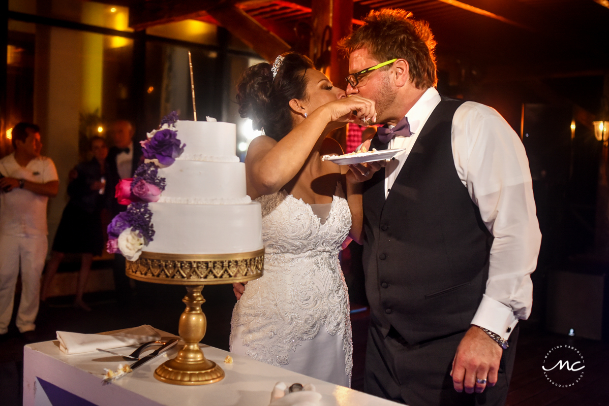 Cake cutting moment at Now Sapphire Riviera Cancun wedding by Martina Campolo Photography