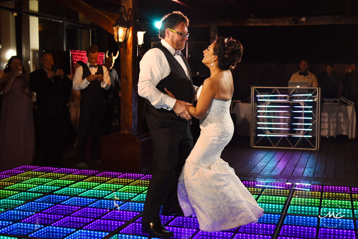 Bride and groom first dance at Now Sapphire Riviera Cancun, Mexico. Martina Campolo Photography