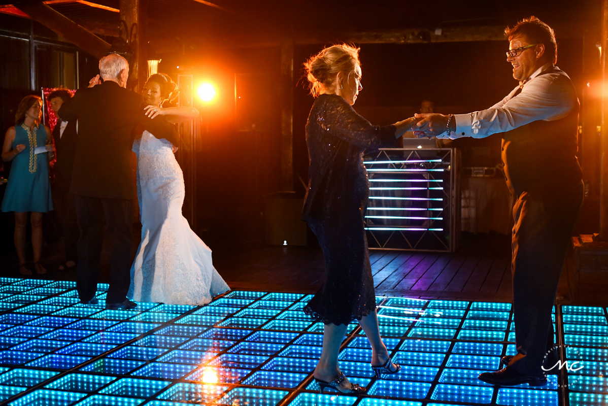 Wedding reception moment at Now Sapphire Riviera Cancun. Martina Campolo Photography