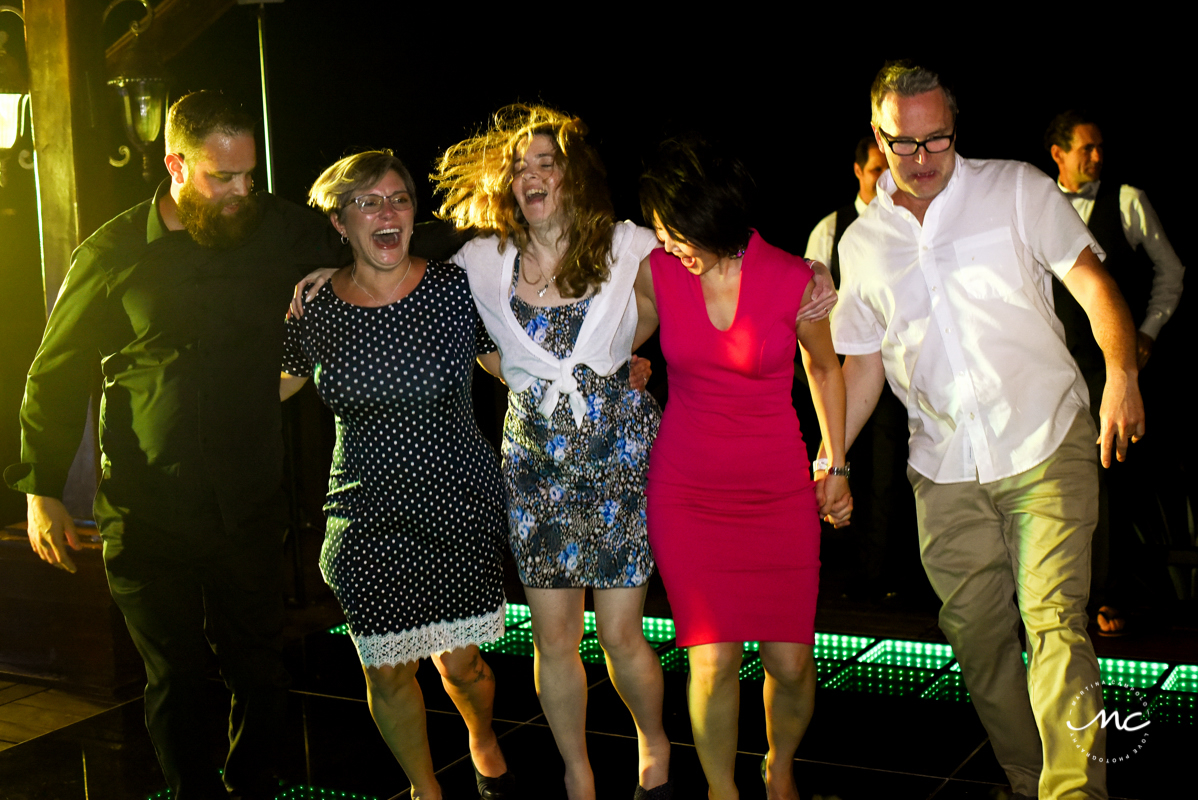 Wedding guests having fun at Now Sapphire Riviera Cancun, Mexico. Martina Campolo Photography