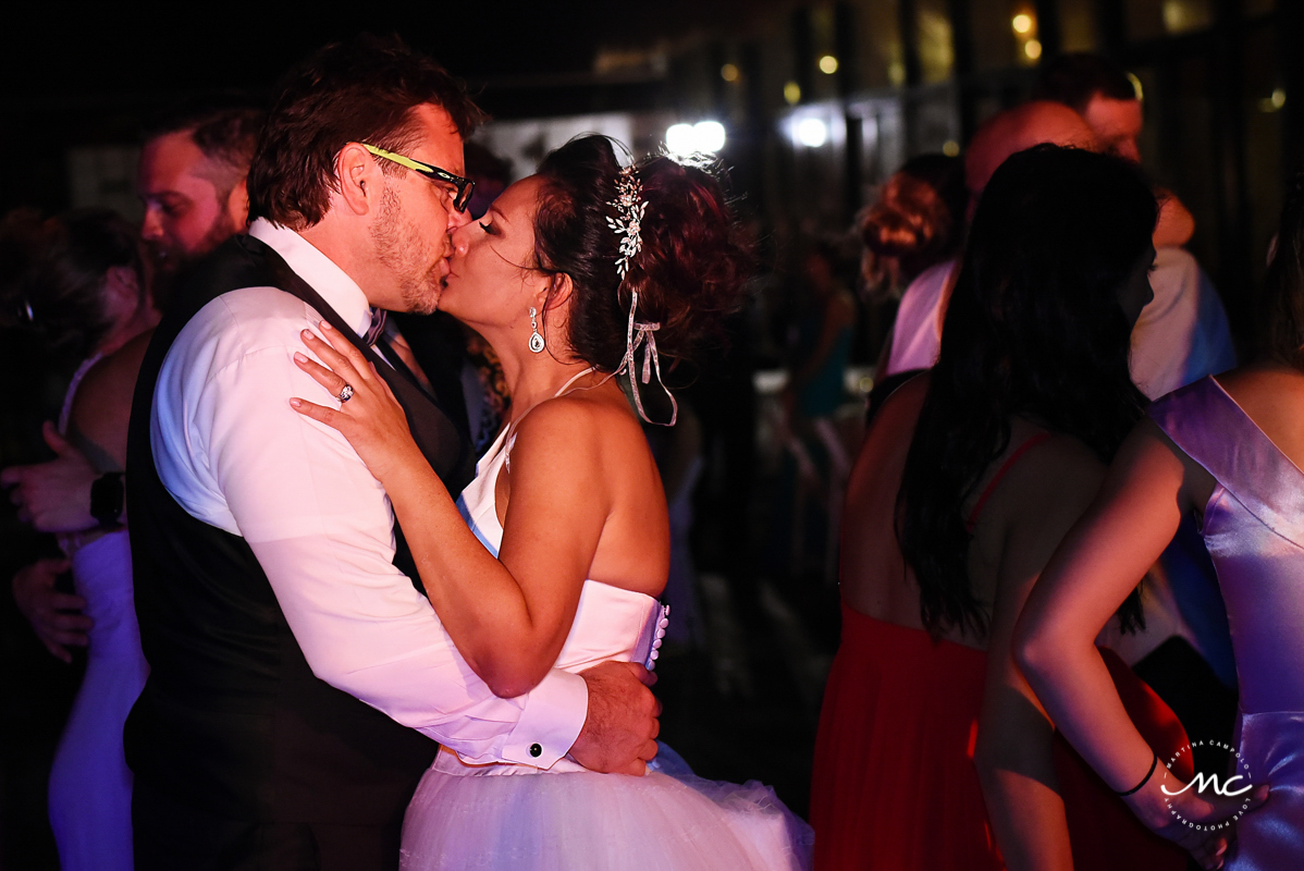 Destination bride and groom kiss. Now Sapphire wedding by Martina Campolo Photography