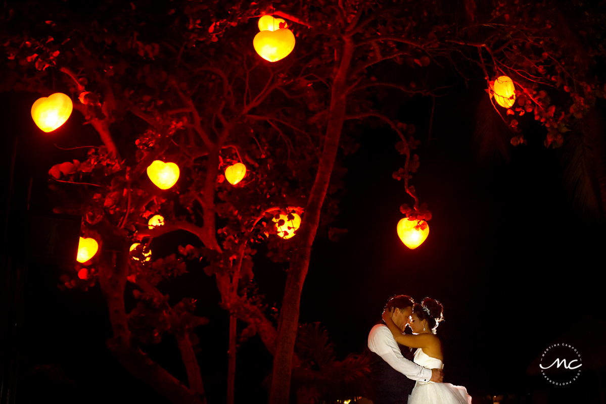 Bride and groom first dance at Now Sapphire Riviera Cancun, Mexico. Martina Campolo Photography