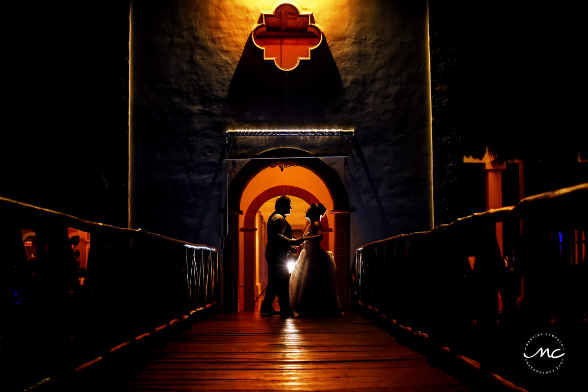 Bride and groom night portraits at Now Sapphire Riviera Cancun, Mexico. Martina Campolo Photography